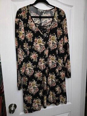EUC Lovesick By Torrid Black Floral Lace-Up Front Dress